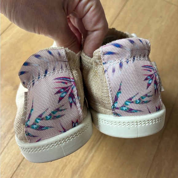 Roxy Gold Canvas Sneakers with tropical design on heels size 8 - Picture 2 of 5